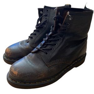 Doc Marten women’s 8 boot